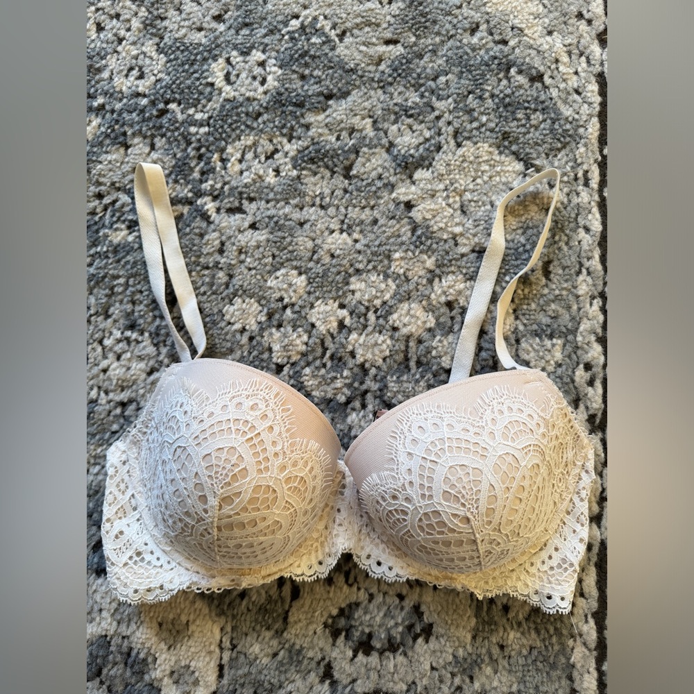 Victoria’s Secret dream angels lined demi underwire lace bra size 32DD